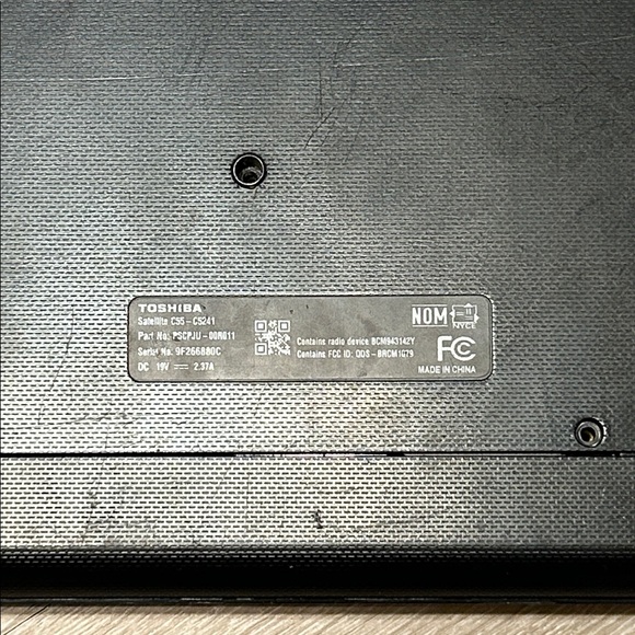 Toshiba C55-C5241 NO HDD, BAD BATTERY, FOR PARTS - Picture 3 of 7
